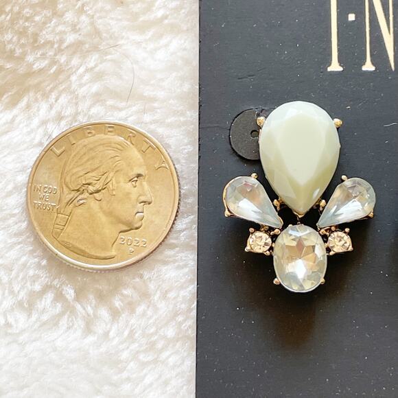 INC Large Cluster Rhinestone Stud Earrings Silver Tone Light Green Clear New - Picture 6 of 7